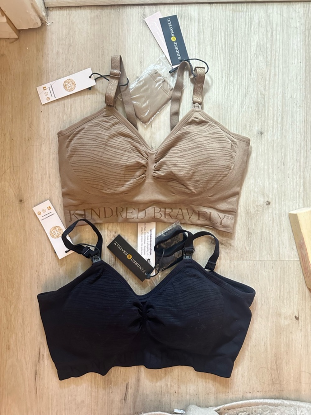 Kindred Bravely Hands Free Pumping Bra - Cream & Black